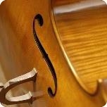 f-gat van een cello